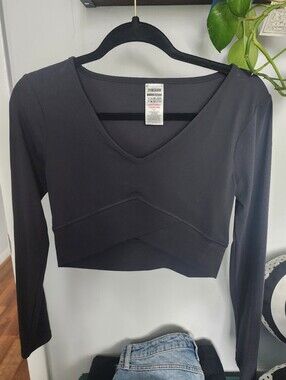 Gymshark Black Long-Sleeve V-Neck Cropped Top